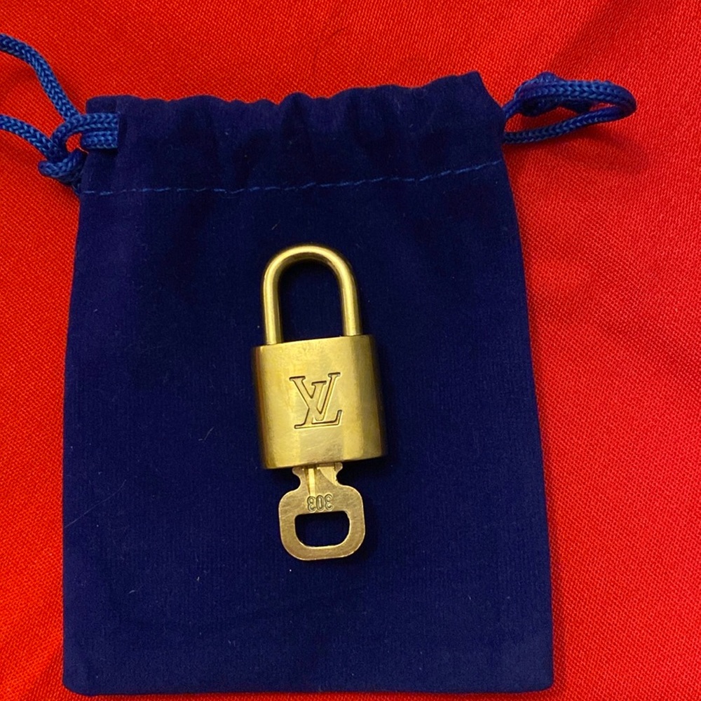 Louis Vuitton Lock & Key - Picture 3 of 4